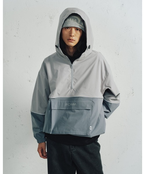 FCMM(エフシーエムエム)の「【日本限定アイテム】2TONE REFLECTIVE ANORAK/2トーンリフレクティブアノラック(パーカー・メンズ・ライトブルー/グレー/ブラック・MEDIUM/LARGE)」の5枚目の写真