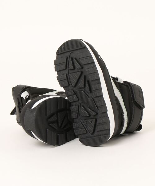 PUMA（プーマ）の「《PUMA》プーマ エボルブ ブーツ ピュアテックス AC+イ（ブーツ・キッズ・グレー/ブラック/グレー×ピンク・15.0cm/16.0cm/14.0cm/13.0cm）」の5枚目の写真