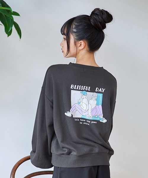LOVETOXIC(ラブトキシック)の「【WEB・一部店舗限定】バックイラストスウェット(スウェット・キッズ・エメラルド/チャコール/オフホワイト・L/S/M)」の2枚目の写真
