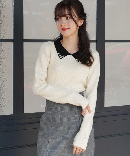 ASTORIA ODIER(アストリアオディール)の「ビジュー付配色衿ニット(ニット/セーター・レディース・ブラック/アイボリー/ピンクベージュ・MEDIUM)」の7枚目の写真