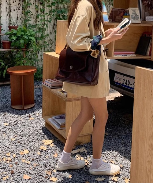 Dita Muaj.（ディータムアージュ）の「【A4対応】ヴィンテージボタンフラップショルダーバッグ（ショルダーバッグ・レディース・ブラック/ダークブラウン・FREE）」の5枚目の写真