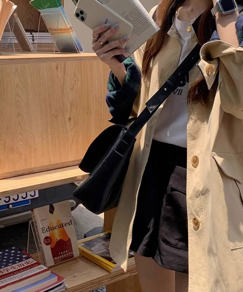 Dita Muaj.（ディータムアージュ）の「【A4対応】ヴィンテージボタンフラップショルダーバッグ（ショルダーバッグ・レディース・ブラック/ダークブラウン・FREE）」の14枚目の写真