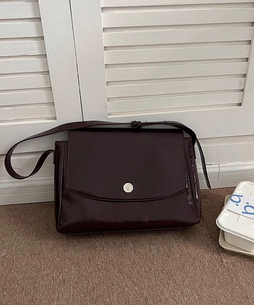 Dita Muaj.（ディータムアージュ）の「【A4対応】ヴィンテージボタンフラップショルダーバッグ（ショルダーバッグ・レディース・ブラック/ダークブラウン・FREE）」の10枚目の写真