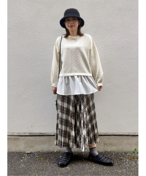 HONEYSUCKLE ROSE(ハニーサックルローズ)の「【HONEYSUCKLE ROSE】膨れジャガードフェイクレイヤード(スウェット・レディース・ブラック/オフホワイト・フリー)」の3枚目の写真