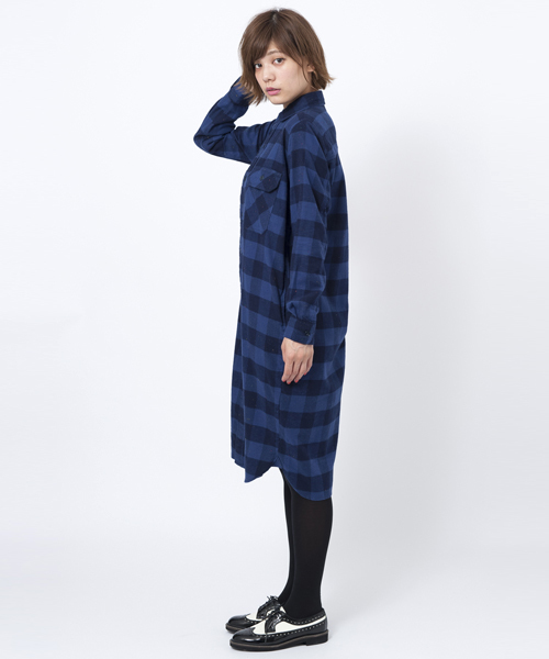 MILKFED.（ミルクフェド）の「FLANNEL PLAID DRESS（ロングシャツ/ドレス/チェック）（ワンピース・レディース・ブルー/ネイビー/レッド・SMALL/MEDIUM）」の4枚目の写真