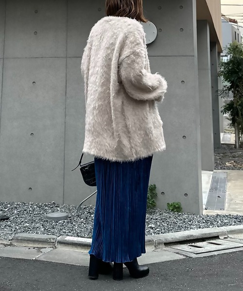 mi via loca(ミヴィアロカ)の「ブラッシュニットVネックカーディガン(カーディガン/ボレロ・レディース・アイボリー/チャコールグレー/オレンジ・FREE)」の19枚目の写真