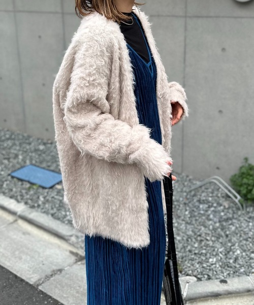 mi via loca(ミヴィアロカ)の「ブラッシュニットVネックカーディガン(カーディガン/ボレロ・レディース・アイボリー/チャコールグレー/オレンジ・FREE)」の6枚目の写真