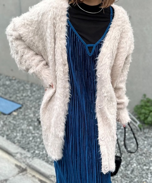 mi via loca(ミヴィアロカ)の「ブラッシュニットVネックカーディガン(カーディガン/ボレロ・レディース・アイボリー/チャコールグレー/オレンジ・FREE)」の13枚目の写真