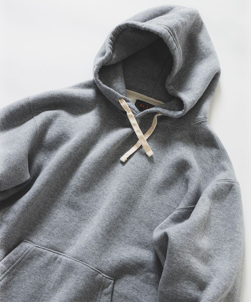 BEAMS PLUS（ビームスプラス）の「レイズドバック プルオーバー スウェット フーディ（パーカー・メンズ・カーキ/ブラック/グレー/シルバー/ナチュラル/サックスブルー/ピンク/クリーム・XL/L/M/S/XX-LARGE）」の19枚目の写真