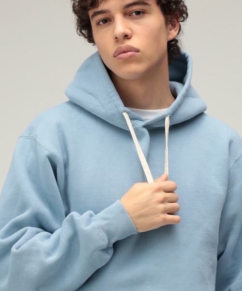 BEAMS PLUS（ビームスプラス）の「レイズドバック プルオーバー スウェット フーディ（パーカー・メンズ・カーキ/ブラック/グレー/シルバー/ナチュラル/サックスブルー/ピンク/クリーム・XL/L/M/S/XX-LARGE）」の6枚目の写真