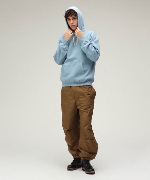 BEAMS PLUS（ビームスプラス）の「レイズドバック プルオーバー スウェット フーディ（パーカー・メンズ・カーキ/ブラック/グレー/シルバー/ナチュラル/サックスブルー/ピンク/クリーム・XL/L/M/S/XX-LARGE）」の9枚目の写真