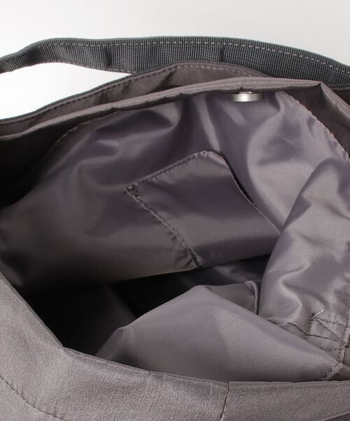 Legato Largo(レガートラルゴ)の「Legato Largo ドロストバッグ A4ショルダーバッグ(ショルダーバッグ・レディース・ブラック/グレー/アイボリー・FREE)」の7枚目の写真