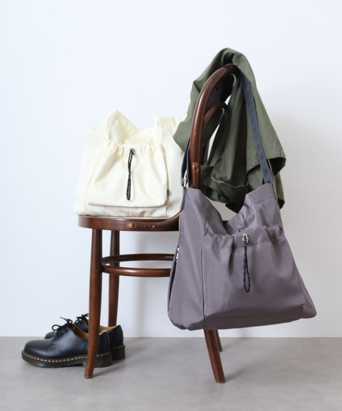 Legato Largo(レガートラルゴ)の「Legato Largo ドロストバッグ A4ショルダーバッグ(ショルダーバッグ・レディース・ブラック/グレー/アイボリー・FREE)」の3枚目の写真