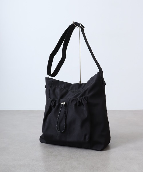 Legato Largo(レガートラルゴ)の「Legato Largo ドロストバッグ A4ショルダーバッグ(ショルダーバッグ・レディース・ブラック/グレー/アイボリー・FREE)」の11枚目の写真