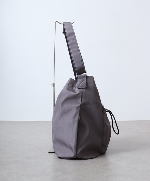 Legato Largo(レガートラルゴ)の「Legato Largo ドロストバッグ A4ショルダーバッグ(ショルダーバッグ・レディース・ブラック/グレー/アイボリー・FREE)」の16枚目の写真