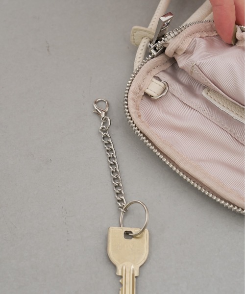 Actually(アクチュアリー)の「フェイクレザー ソフトモバイルポーチ(ショルダーバッグ・レディース・アイボリー/グリーン/イエロー/ラベンダー・フリー)」の10枚目の写真