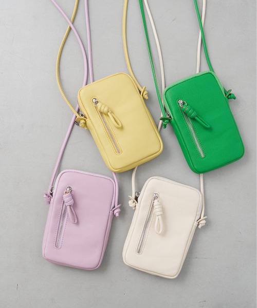 Actually(アクチュアリー)の「フェイクレザー ソフトモバイルポーチ(ショルダーバッグ・レディース・アイボリー/グリーン/イエロー/ラベンダー・フリー)」の5枚目の写真
