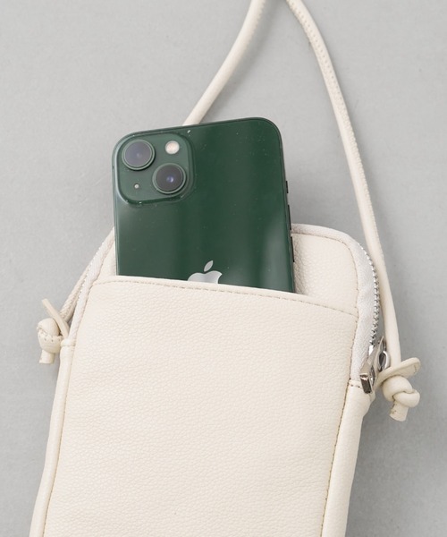 Actually(アクチュアリー)の「フェイクレザー ソフトモバイルポーチ(ショルダーバッグ・レディース・アイボリー/グリーン/イエロー/ラベンダー・フリー)」の7枚目の写真