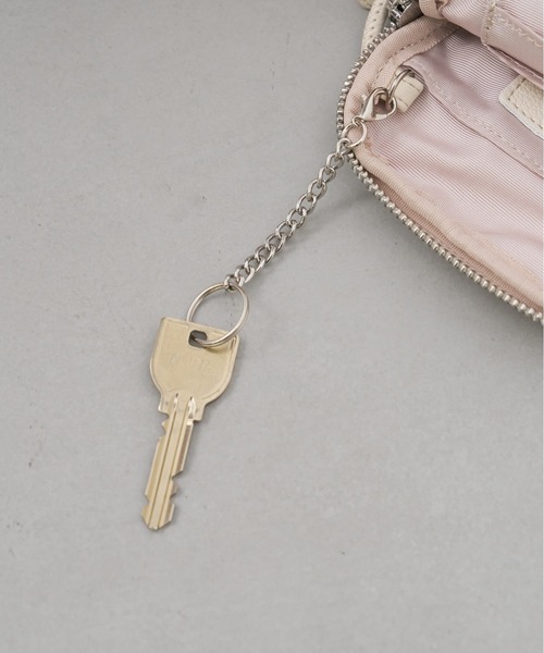 Actually(アクチュアリー)の「フェイクレザー ソフトモバイルポーチ(ショルダーバッグ・レディース・アイボリー/グリーン/イエロー/ラベンダー・フリー)」の9枚目の写真