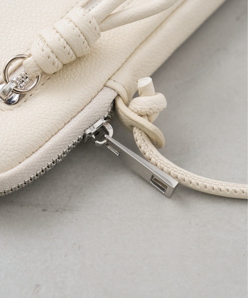 Actually(アクチュアリー)の「フェイクレザー ソフトモバイルポーチ(ショルダーバッグ・レディース・アイボリー/グリーン/イエロー/ラベンダー・フリー)」の14枚目の写真