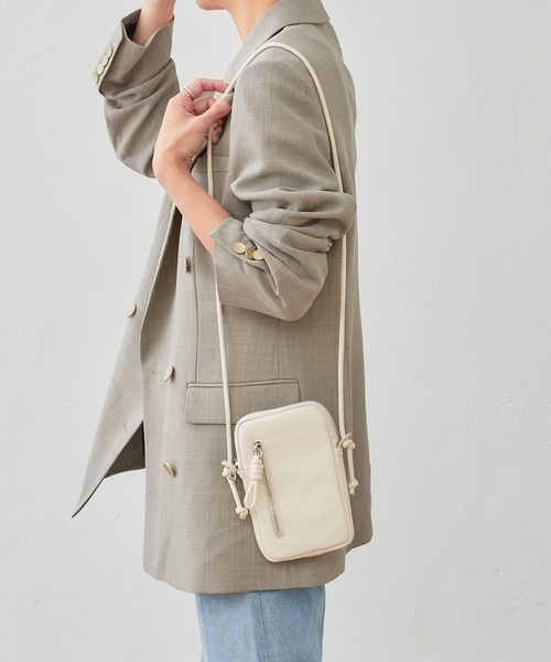 Actually(アクチュアリー)の「フェイクレザー ソフトモバイルポーチ(ショルダーバッグ・レディース・アイボリー/グリーン/イエロー/ラベンダー・フリー)」の16枚目の写真