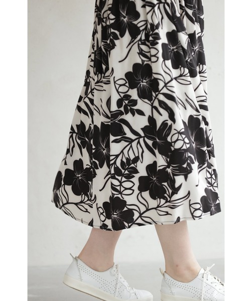 黒）アコーディオンプリーツカーディガンと花柄ワンピースの2点セット