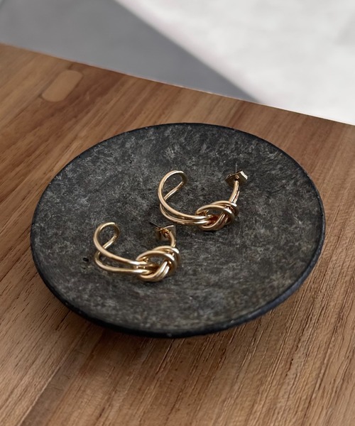 CIAOPANIC TYPY（チャオパニックティピー）の「【 lil/リル】ノットメタルフープピアス（ピアス（両耳用）・レディース・シルバー/ゴールド・ONE SIZE）」の2枚目の写真