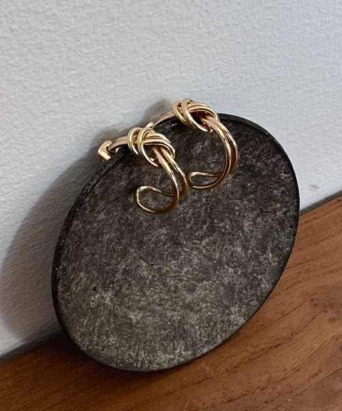 CIAOPANIC TYPY（チャオパニックティピー）の「【 lil/リル】ノットメタルフープピアス（ピアス（両耳用）・レディース・シルバー/ゴールド・ONE SIZE）」の4枚目の写真