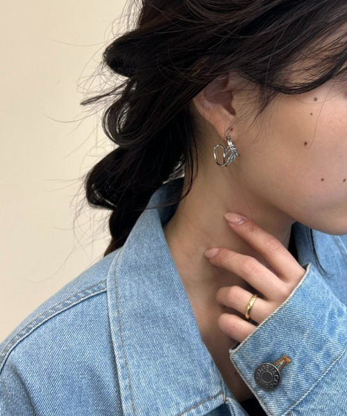 CIAOPANIC TYPY（チャオパニックティピー）の「【 lil/リル】ノットメタルフープピアス（ピアス（両耳用）・レディース・シルバー/ゴールド・ONE SIZE）」の3枚目の写真