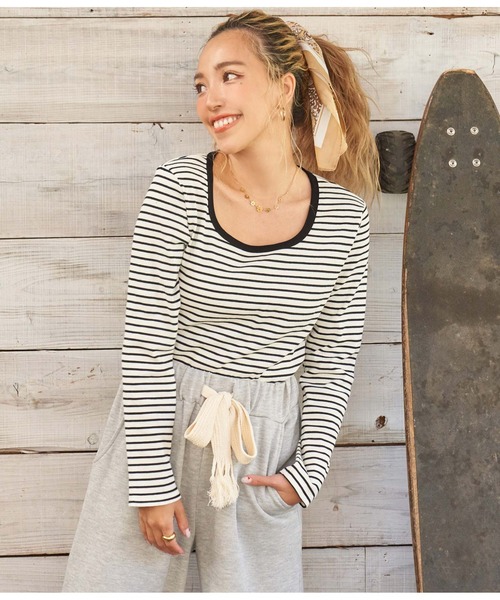 anap mimpi（アナップミンピ）の「ボーダー Uネック 長袖 ラウンドヘム カットソー（Tシャツ/カットソー・レディース・ブラック/ホワイト・FREE）」の15枚目の写真