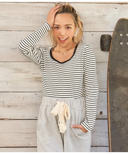 anap mimpi（アナップミンピ）の「ボーダー Uネック 長袖 ラウンドヘム カットソー（Tシャツ/カットソー・レディース・ブラック/ホワイト・FREE）」の16枚目の写真