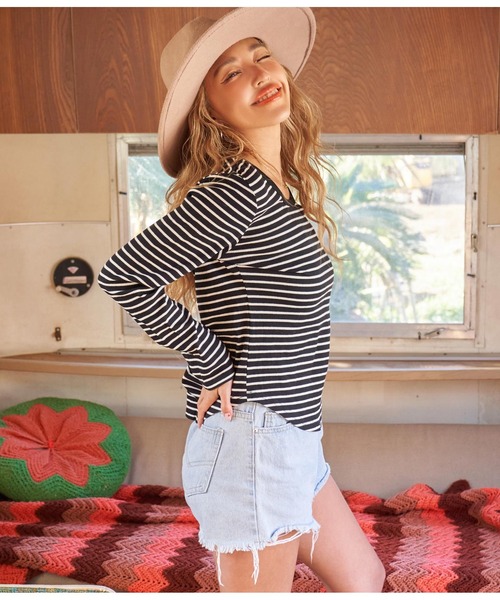 anap mimpi（アナップミンピ）の「ボーダー Uネック 長袖 ラウンドヘム カットソー（Tシャツ/カットソー・レディース・ブラック/ホワイト・FREE）」の13枚目の写真