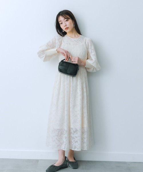 HEYUMM（ヘユム）の「ウエストマークシャーリングワンピース（ワンピース・レディース・ベージュ/アイボリー/ブラック・ONE/S）」の2枚目の写真