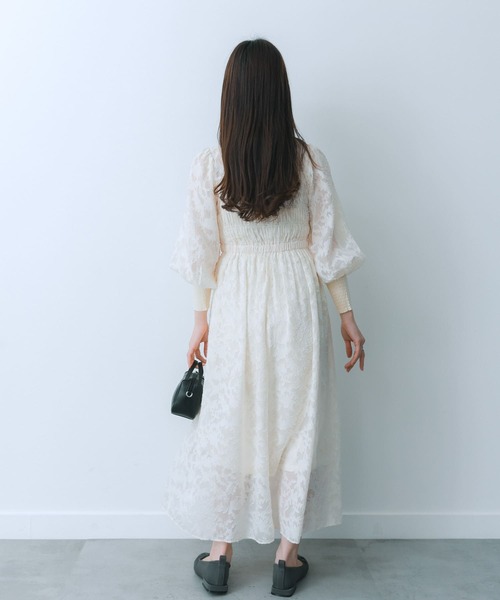 HEYUMM（ヘユム）の「ウエストマークシャーリングワンピース（ワンピース・レディース・ベージュ/アイボリー/ブラック・ONE/S）」の7枚目の写真