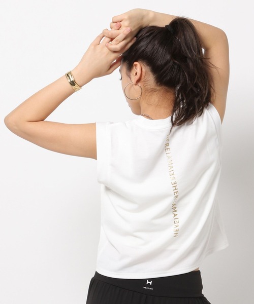 HEREIAM（ヘレイアム）の「【HEREIAM】吸水速乾／ミラーロゴショートプルオーバー（Tシャツ/カットソー・レディース・ホワイト×ゴールド/ブラック×シルバー/ブラック/ホワイト/ライム・SMALL/MEDIUM）」の2枚目の写真