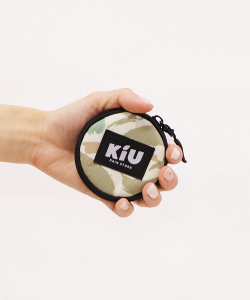 KiU(キウ)の「ラウンド ケース ポーチ(ポーチ・レディース・ブラック系その他/ホワイト×ブルー/レッド系その他/ベージュ系その他・FREE)」の5枚目の写真