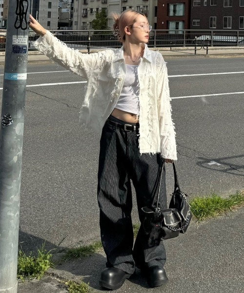 Chikashitsu +(チカシツプラス)の「【Chikashitsu +】snap button hickory stripe pants / 【チカシツプラス】スナップボタンヒッコリーストライプデニムパンツ(デニムパンツ・メンズ・ブラック・M/S/L)」の5枚目の写真