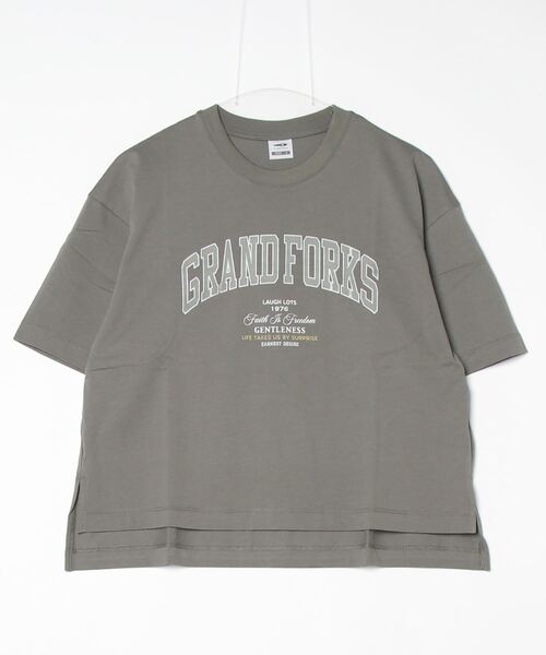 TIGORA（ティゴラ）の「ティゴラ TIGORA コットンオーバーサイズTシャツ カレッジ（Tシャツ/カットソー・レディース・ベージュ/グリーン・S/M/L/XL）」の2枚目の写真