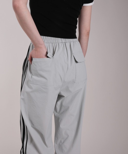 HOOK(フック)の「【HOOK】for girls 薄手サイドラインナイロンワイドパンツ 裾2WAY セットアップ可能(その他パンツ・レディース・グレー/ブラック・M/L/XL)」の13枚目の写真