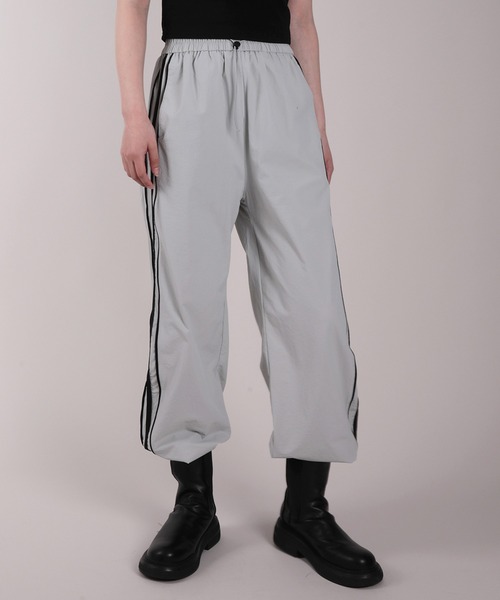 HOOK(フック)の「【HOOK】for girls 薄手サイドラインナイロンワイドパンツ 裾2WAY セットアップ可能(その他パンツ・レディース・グレー/ブラック・M/L/XL)」の16枚目の写真