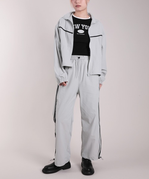 HOOK(フック)の「【HOOK】for girls 薄手サイドラインナイロンワイドパンツ 裾2WAY セットアップ可能(その他パンツ・レディース・グレー/ブラック・M/L/XL)」の3枚目の写真