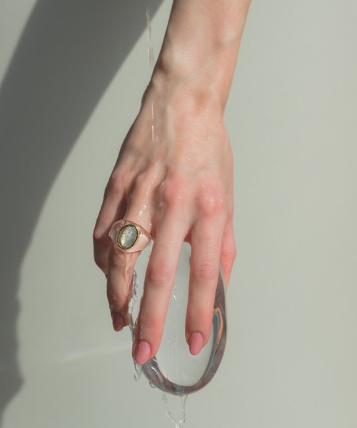 muku(ムク)の「金属アレルギー対応 アイスストーンリング(リング・レディース・ゴールド/ブルー・13)」の2枚目の写真