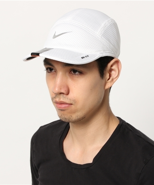 NIKE SPORTSWEAR(ナイキスポーツウェアー)の「NIKE: ランニング メッシュキャップ(キャップ・メンズ・ホワイト/ブラック・ONE SIZE)」の7枚目の写真