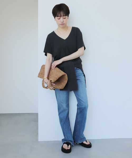 plage(プラージュ)の「THE GREAT./ザ グレイト THE V/NECK Tシャツ(Tシャツ/カットソー・レディース・スミクロ/ホワイト・FREE)」の9枚目の写真