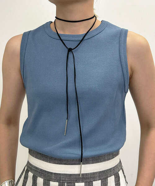 SHENERY(シーナリー)の「【4色展開】リブコンパクトノースリーブ(Tシャツ/カットソー・レディース・ブルー/オフホワイト/オレンジ/ブラック・FREE)」の4枚目の写真