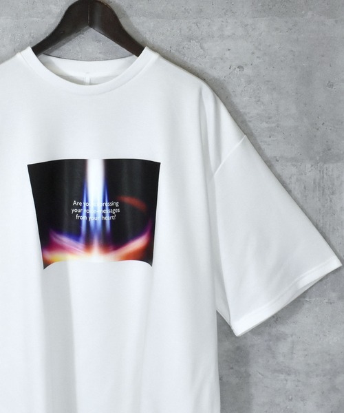Ritzy(リッツィー)の「ダンボールニット クルーネック転写プリントTシャツ(スピリチュアル) レディース メンズ(Tシャツ/カットソー・メンズ・ブラック/ホワイト/チャコール/グレー系その他2/ホワイト系その他/ブラック系その他2/グレー系その他/ホワイト系その他2/ブラック系その他・LARGE/X-LARGE/MEDIUM/L/XL/M)」の2枚目の写真