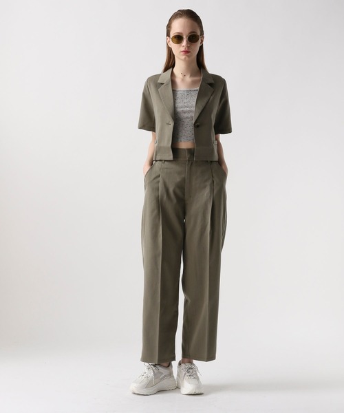 FOREVER 21(フォーエバー トゥエンティーワン)の「テトロンクロップドショートジャケット(テーラードジャケット・レディース・グレー/ブラウン・SMALL/MEDIUM)」の3枚目の写真