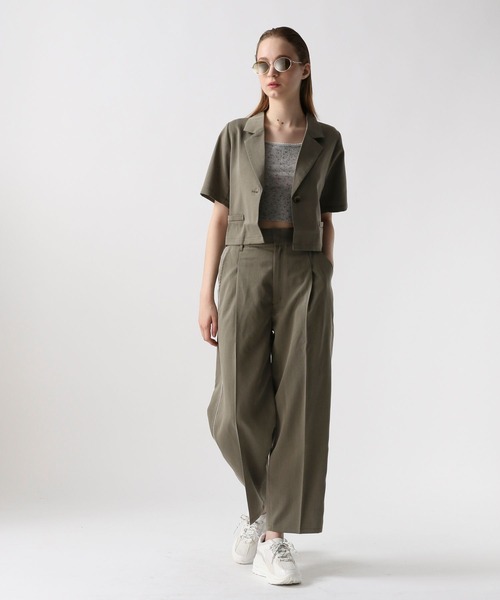 FOREVER 21(フォーエバー トゥエンティーワン)の「テトロンクロップドショートジャケット(テーラードジャケット・レディース・グレー/ブラウン・SMALL/MEDIUM)」の4枚目の写真