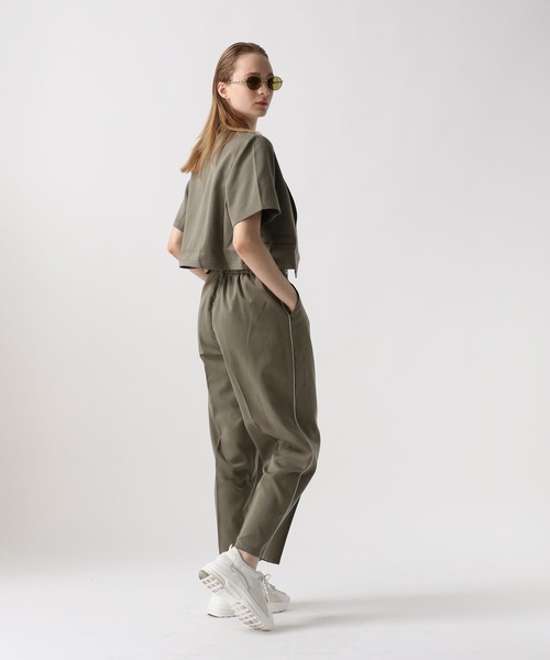 FOREVER 21(フォーエバー トゥエンティーワン)の「テトロンクロップドショートジャケット(テーラードジャケット・レディース・グレー/ブラウン・SMALL/MEDIUM)」の9枚目の写真