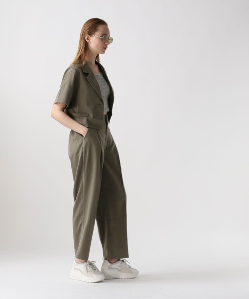 FOREVER 21(フォーエバー トゥエンティーワン)の「テトロンクロップドショートジャケット(テーラードジャケット・レディース・グレー/ブラウン・SMALL/MEDIUM)」の10枚目の写真